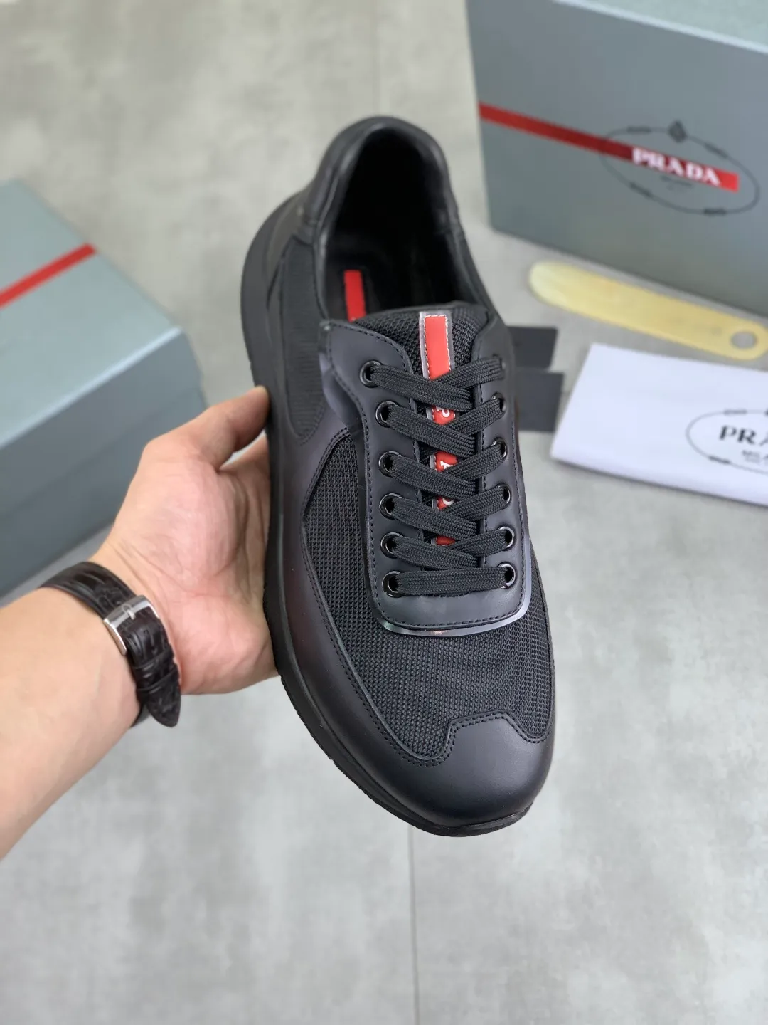 Men's men's shoes💰P600💰【New style】Top quality, classic popular models on the official website, timeless for a century,🆘 The trendy brand (Prada) mainly promotes popular models, avant-garde and versatile fashionable men's shoes, private version molding, cowhide surface splicing 1:1 oil edge processing... fashionable and simple, original imported cowhide interior cowhide feet; the atmosphere and personality are more fashionable, eye-catching and pursuing class. It will subvert old ideas and be a must-have for fashionistas who want to spend time with you! Must keep it! High-end comfort, high-end quality workmanship. Size: 38-44 4️⃣ colors available. full package